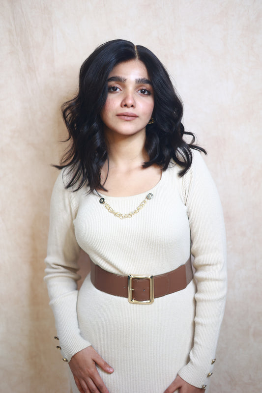 Model wearing NYSA 14-inch wavy bob wig in natural black, with HD lace, glueless and clipless design, free parting, and breathable construction for all-day comfort; also suitable for alopecia