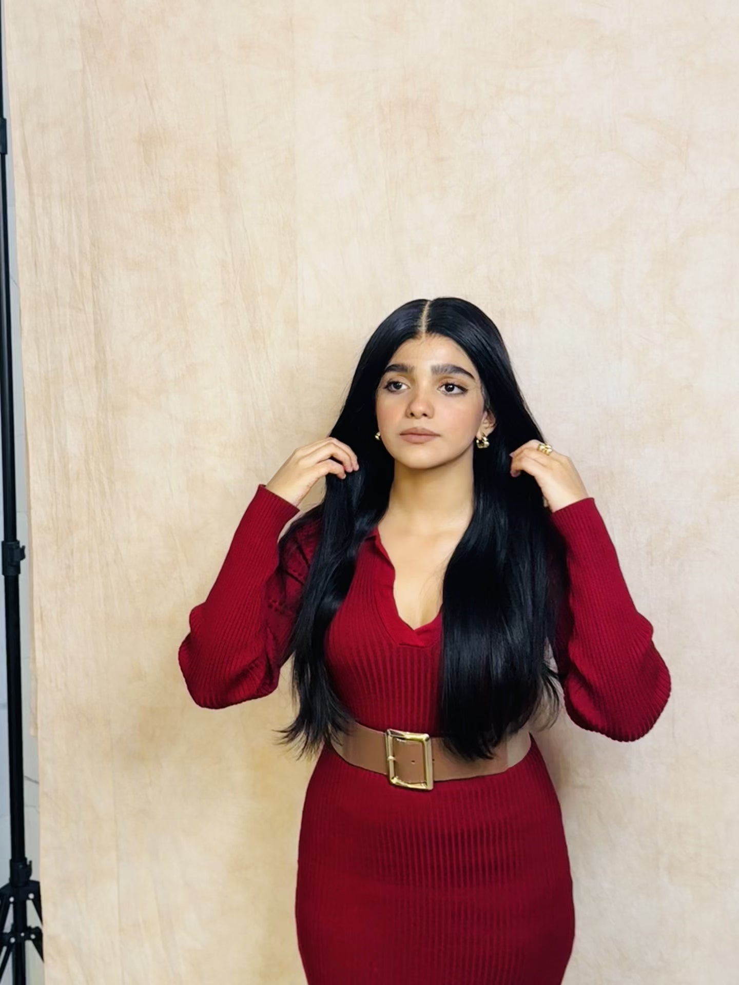 Model wearing GIGI 20-inch natural black wavy human hair wig with HD lace, glueless and clipless design, free parting, and breathable construction for all-day comfort